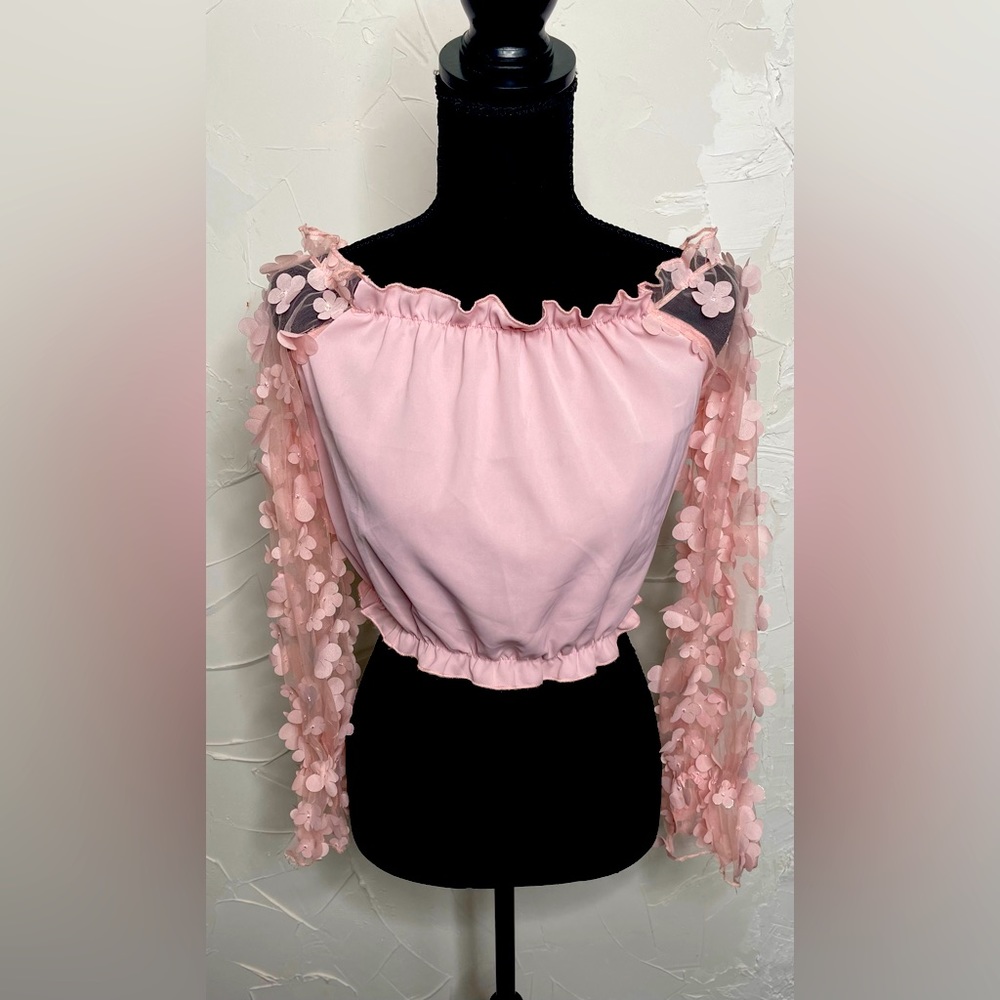 Off the shoulder/cap shoulder delicate bell sleeve crop shirt